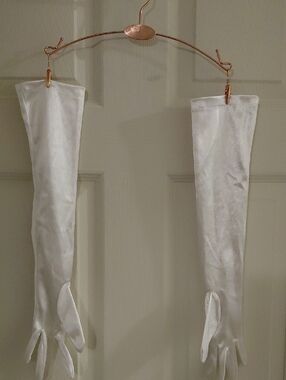 NWOT Pair of Ladies Ivory Satin Evening Gloves, Opera Length